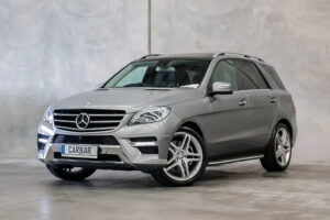 mercedes benz ML500 SUV front view