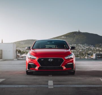 red Hyundai i30