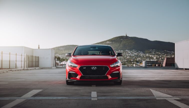 red Hyundai i30